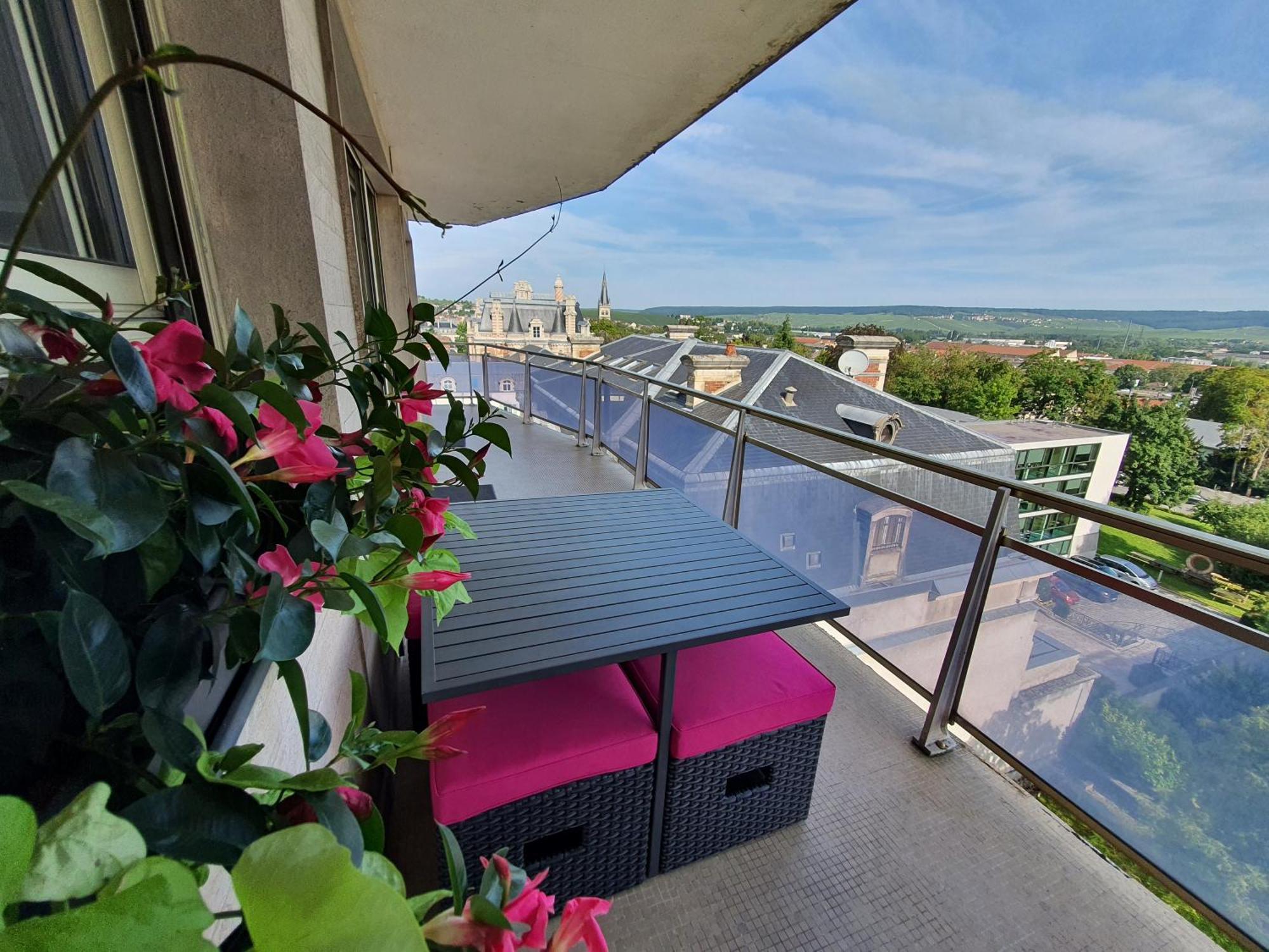 L'Epopee Panoramique - Parking - Avenue De Champagne - Epernay Apartment Bagian luar foto